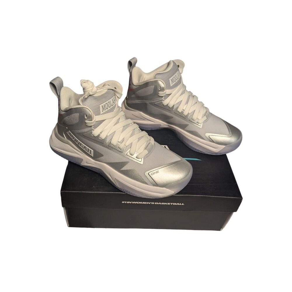 Moolah Women's Size 6 Triple Double Metallic Silver Glitch Mode Basketball Shoes